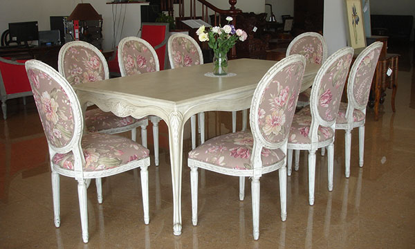 Bộ bàn ghế phòng ăn màu trắng 2013