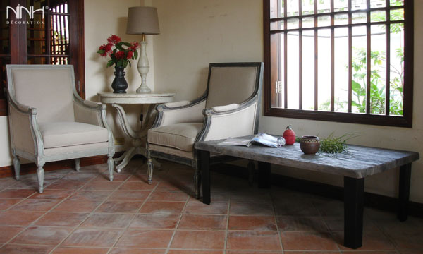 Light grey sofa, grey sofa and round cofee table